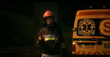 Nowy gest namawia do tworzenia korytarzy życia. Kierowcy powinni go znać