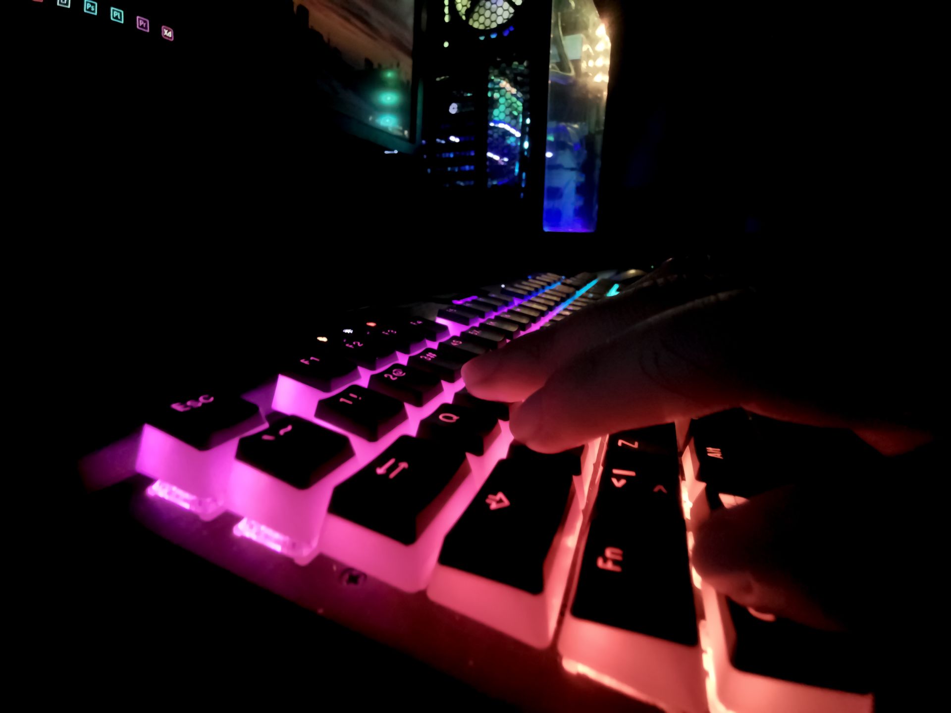 Zamówił kartę graficzną w dużym sklepie. Dostał cegłę