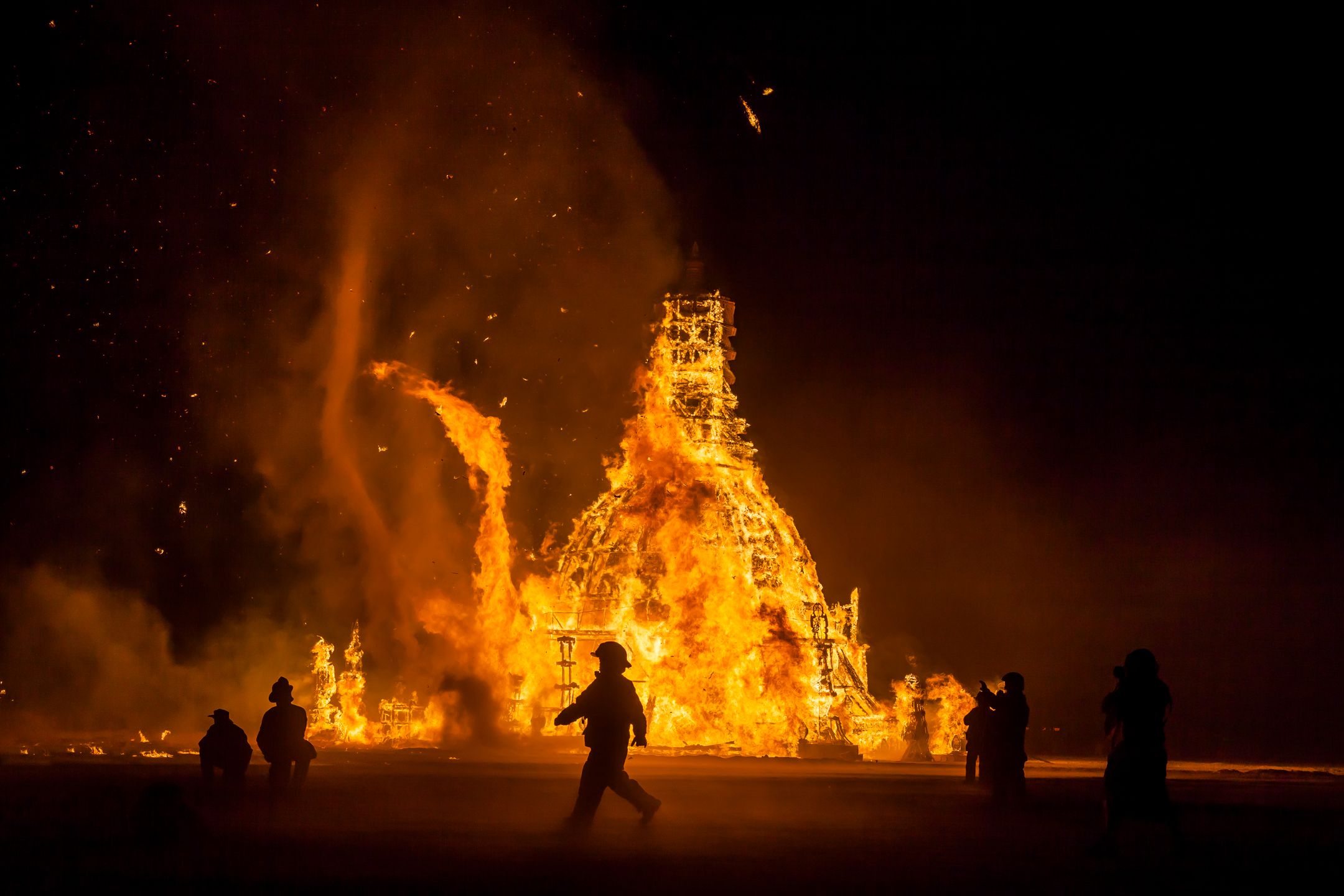 10 lat festiwalu "Burning Man" zamknięte w albumie "Dust to dawn" 10