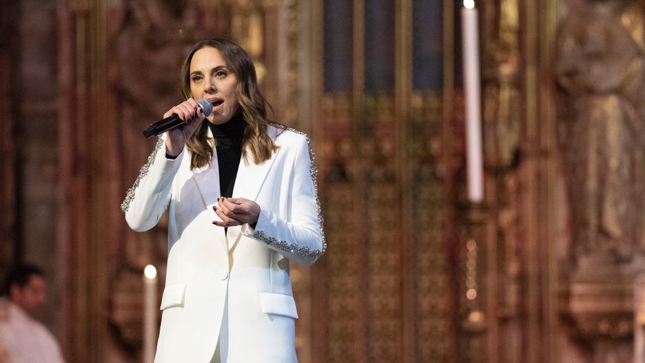 LONDON, ENGLAND - DECEMBER 15: In this photo released on December 22, Melanie C performs during the 'Together at Christmas' Carol Service at Westminster Abbey on December 15, 2022 in London, England. The service will be broadcast on ITV1 on Christmas Eve as part of a Royal Carols: Together At Christmas programme, narrated by Catherine Zeta Jones and featuring an introduction by Catherine, Princess of Wales and tributes to Queen Elizabeth II. (Photo Kirsty O'Connor - Pool/Getty Images)