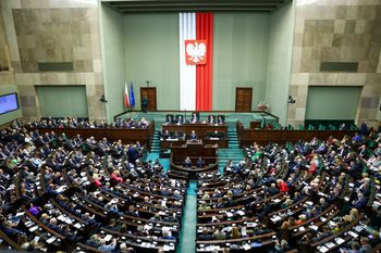 Sejm zajął się wynagrodzeniami lekarzy. Resort nie wiedział, ile zarabiają