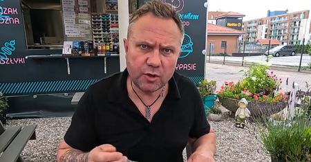 Strzelczyk sprawdził kurczaki z rożna w Kołobrzegu. Już po pierwszym kęsie wiedział, że dostał nieświeżego