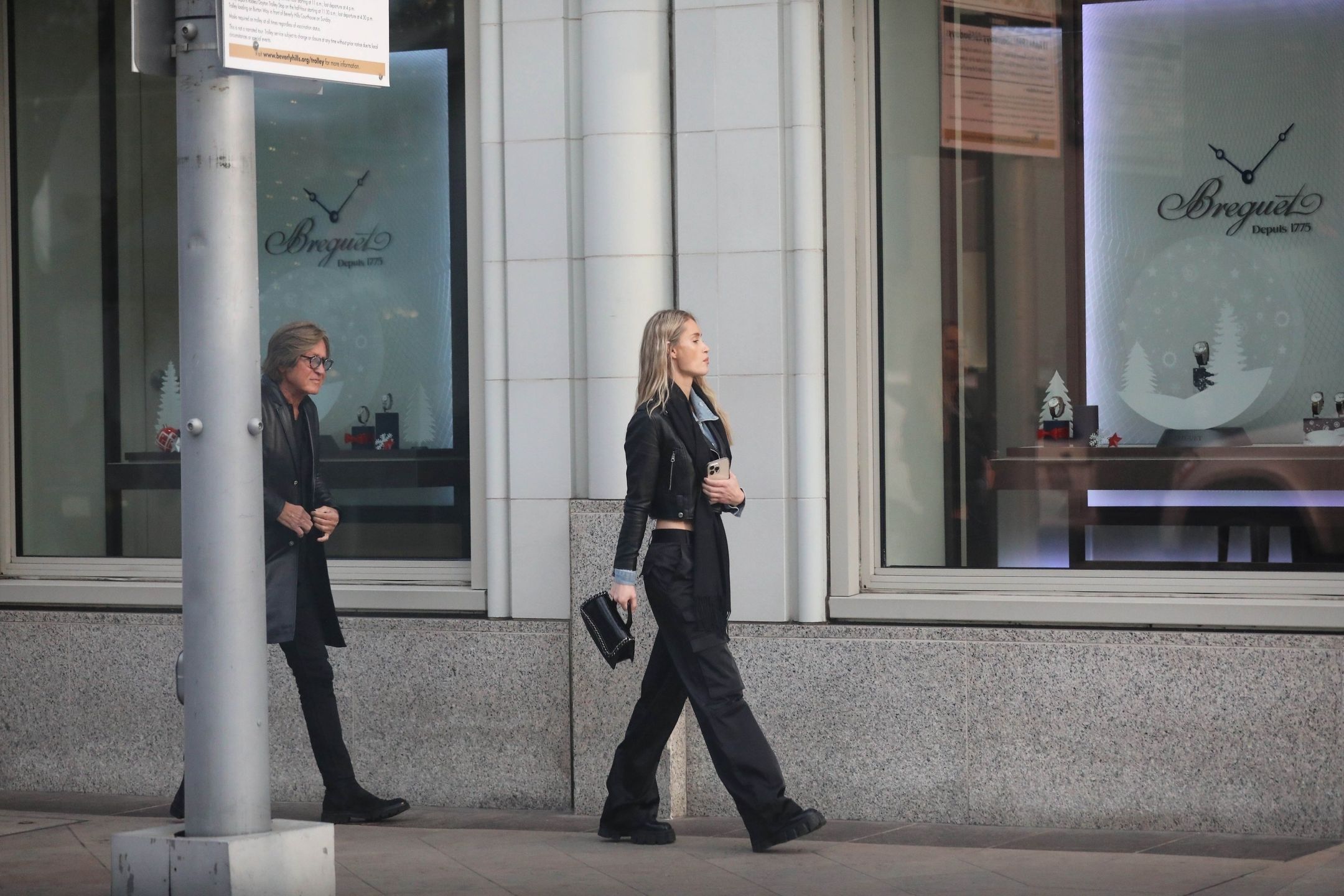 Mohamed Hadid "przyłapany" na buszowaniu po sklepach z o 42 lata młodszą modelką
