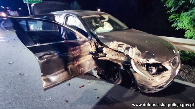 Kamienna Góra. Pijany kierowca BMW spowodował groźny wypadek. Jedna osoba w szpitalu 