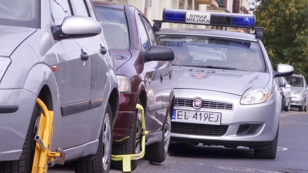 Blokady na koło - znienawidzone urządzenie stosowane przez straże miejskie. Zdaniem wielu zmotoryzowanych są one zupełnie bezsensowne.