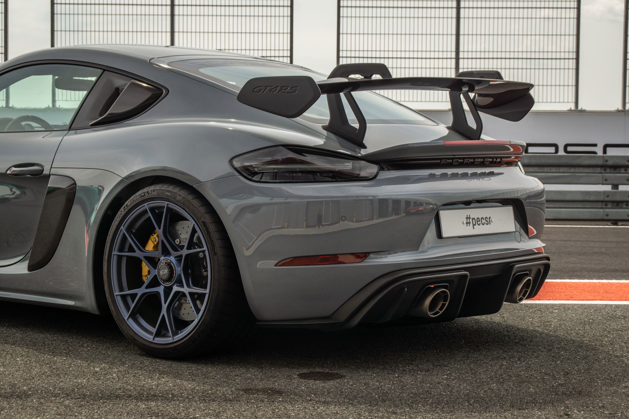 Porsche 718 Cayman GT4 RS