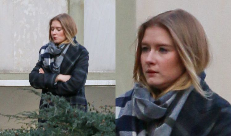 Kinga Rusin pali papieroska