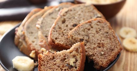 Masz w domu dojrzałe banany? Wypróbuj prosty przepis na chlebek bananowy