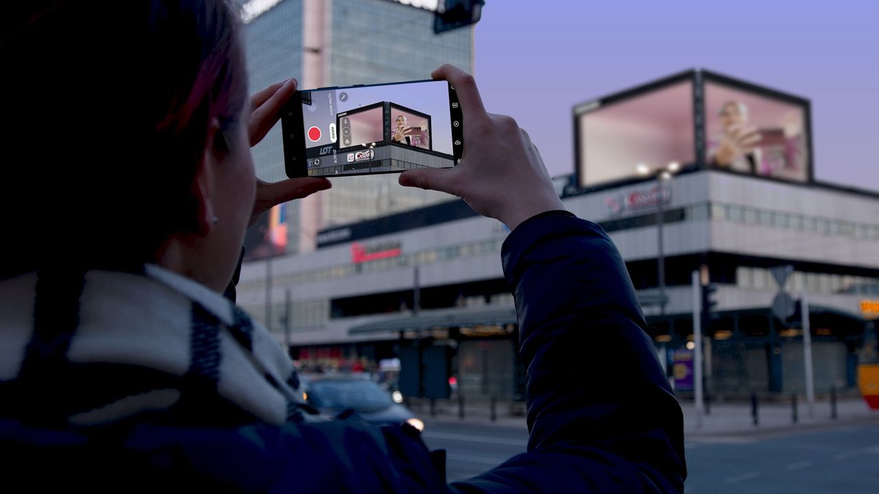 Ekran 3D DOOH w centrum Warszawy