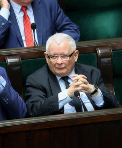 Gorzki smak wygranej. PiS prowadzi w sondażu, ale traci władzę