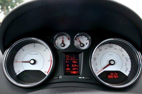 Peugeot 308 CC - najbardziej gadżeciarski samochód roku? 4