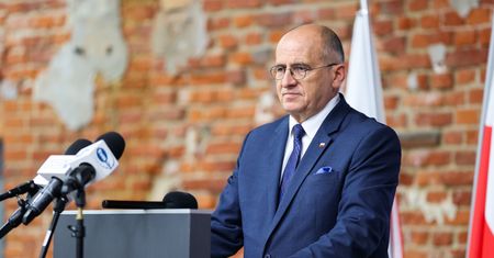 Zbigniew Rau o aferze wizowej, której "nie ma" i "piątym rozbiorze Polski"