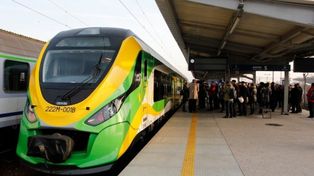 Podróżuj pociągiem i zwiedzaj taniej! Sprawdź, zasady promocji Kolei Mazowieckich dla miłośników muzeów