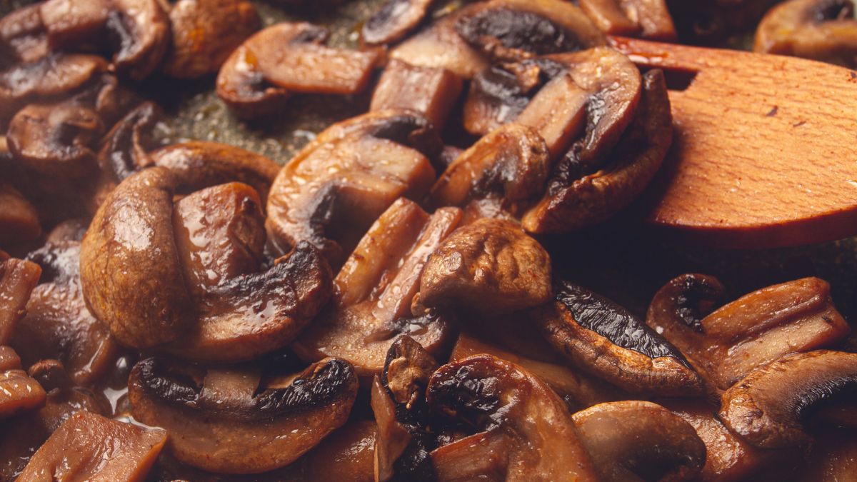 Smażone pieczarki z jajkiem są bardzo kremowe