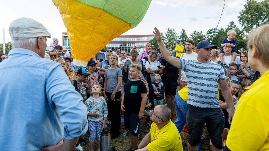 Fiesta balonowa na terenie kampusu Politechniki Białostockiej.