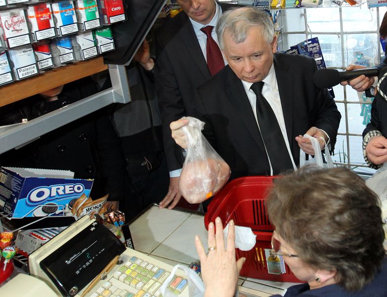 Prezes PiS zrobił zakupy i narzekał na ceny. Sprawdzili, ile teraz kosztuje "koszyk Kaczyńskiego"