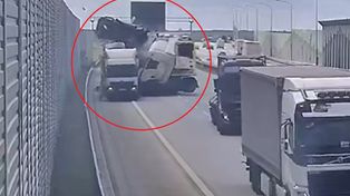 Kraksa na A1. Uderzył w ciężarówkę. Policja zna powód