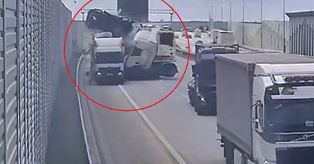 Kraksa na A1. Uderzył w ciężarówkę. Policja zna powód