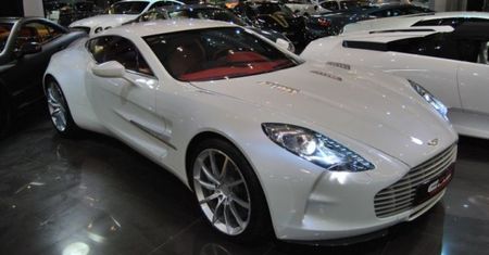 Biały Aston Martin One-77 na sprzedaż