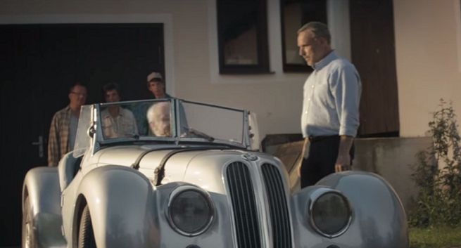 Kierowcy przywiązani do starych aut w spotach BMW (wideo)