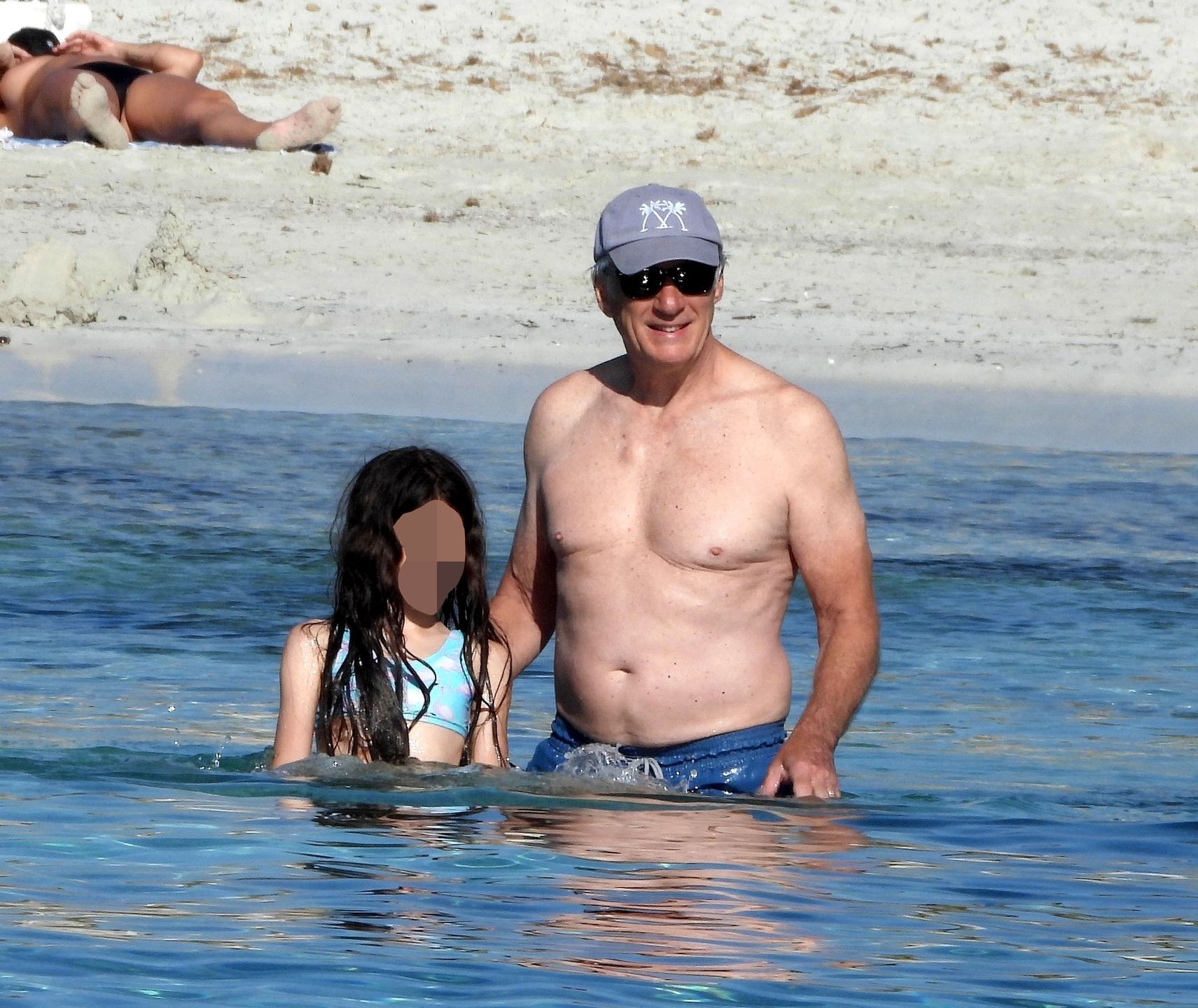 Richard Gere z przybraną córką na wakacjach