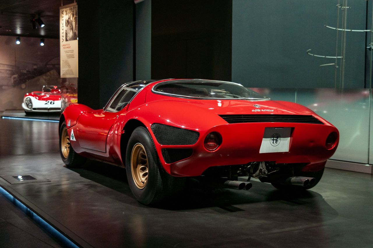 Klasyczna Alfa Romeo 33 Stradale (1967)