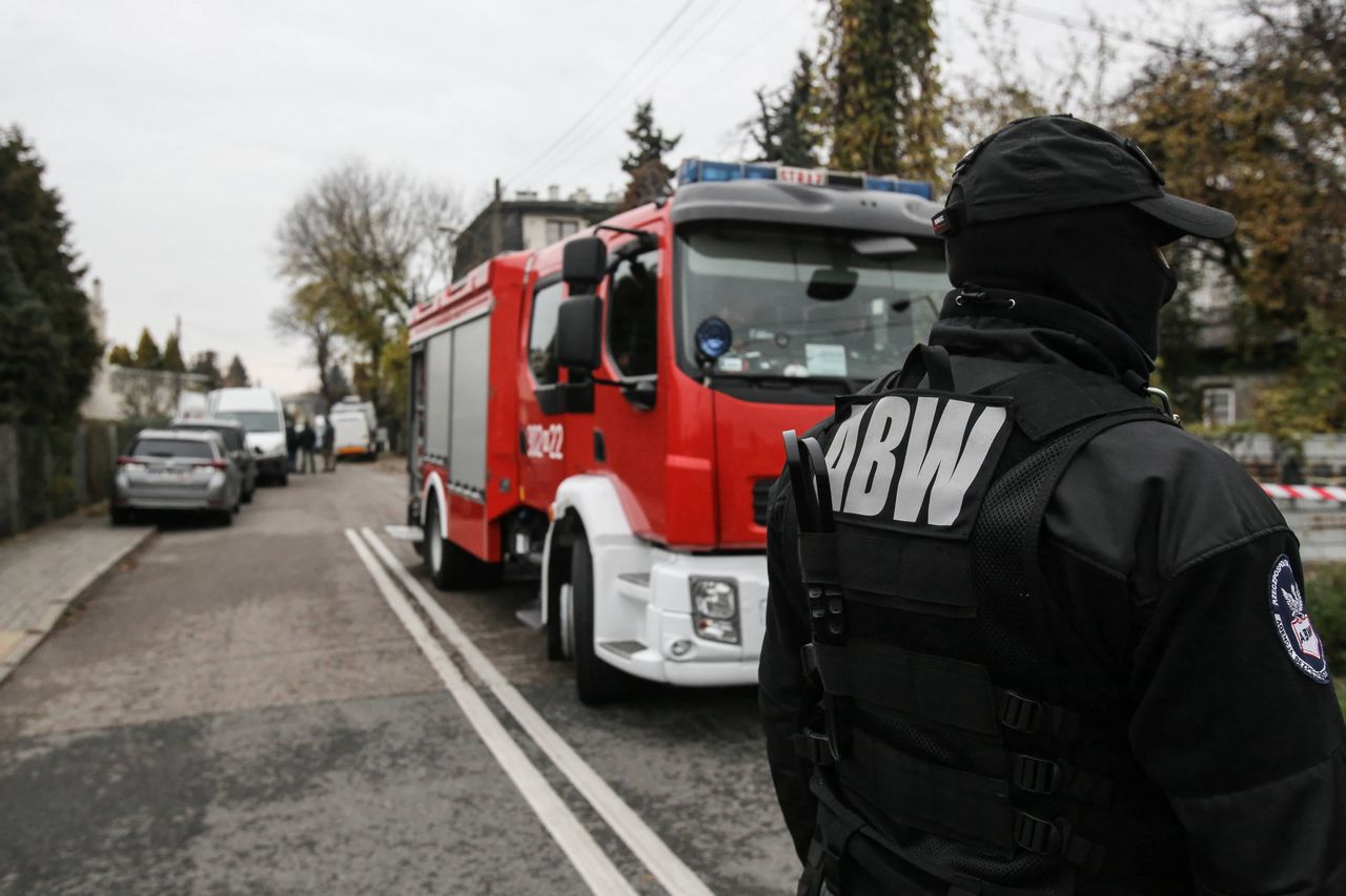 Badają okolice autostrady. Tu szukają szpiegowskiego sprzętu