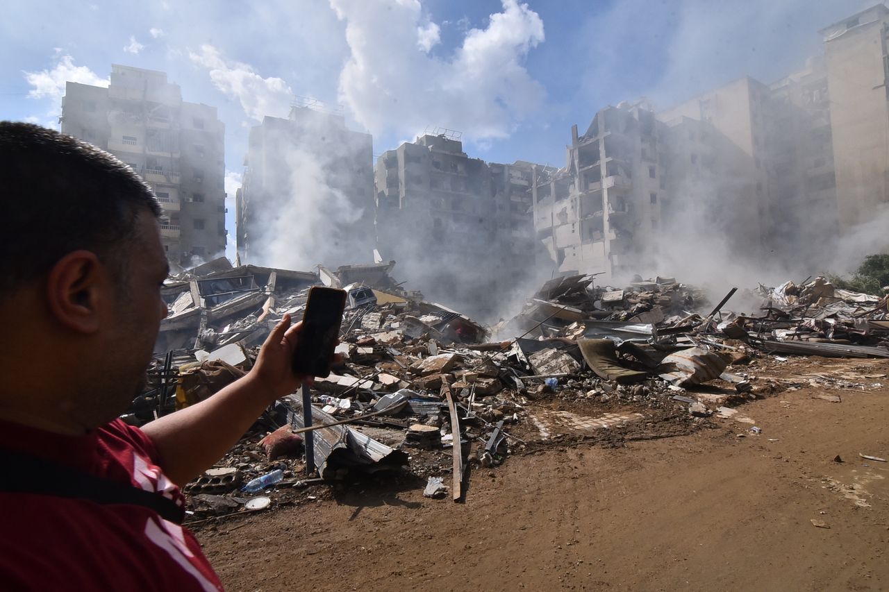 Israel's actions, however, are not limited to border towns, as the army itself has confirmed that it carried out a night-time shelling of the southern district of Beirut (Photo by Houssam Shbaro/Anadolu via Getty Images)