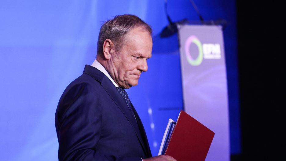Warszawa, 15.04.2025. Premier Donald Tusk przemawia podczas otwarcia wiosennej edycji Europejskiego Forum Nowych Idei "Przyszłość pracy, praca przyszłości" w hotelu Sofitel Warsaw Victoria, 15 bm. (ad) PAP/Szymon Pulcyn