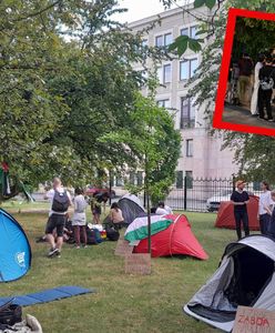 Emocje na uczelni. Studenci protestują, władze zamykają bramę