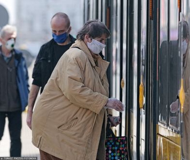 Warszawa. Szykują się kontrole i kary. Pasażerowie komunikacji miejskiej nie noszą maseczek