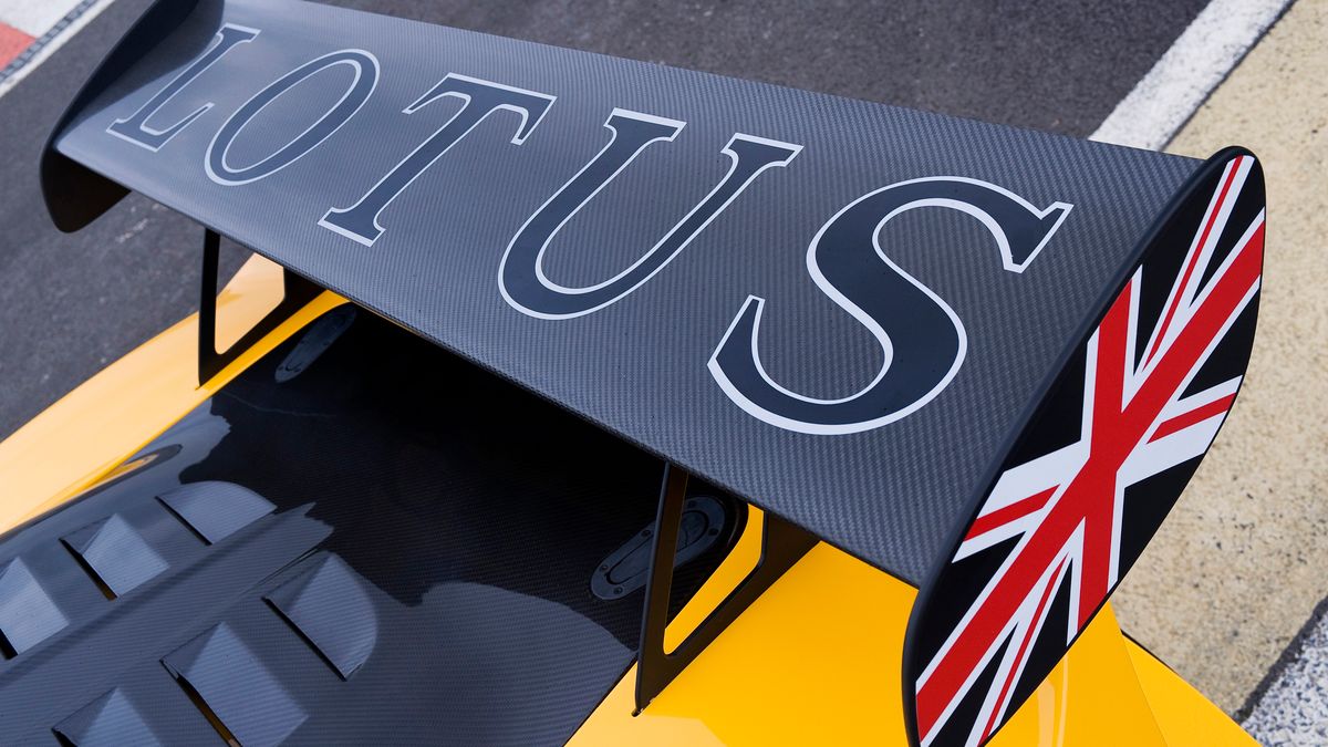 Jeśli wiesz skąd pochodzi nazwa marki Lotus, to chętnie się dowiemy.