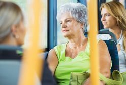 Darmowa komunikacja miejska dla seniorów. Na jakich zasadach i gdzie mogą z niej skorzystać?