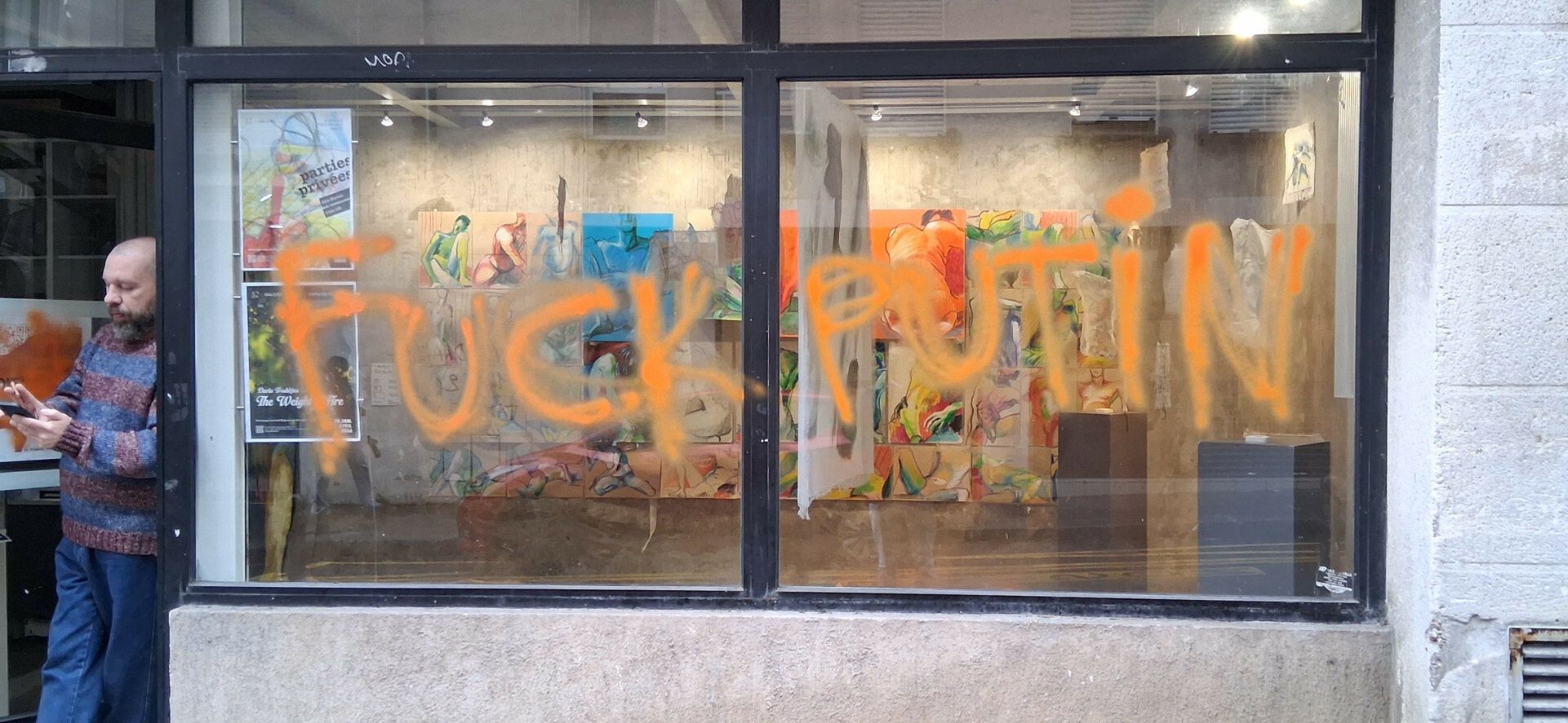 wiadomości,aktualności,WP Wiadomości Tam pracuje domniemana córka Putina. Wulgarne napisy na galerii