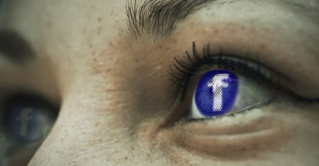 Facebook z ciemnym motywem w smartfonach: ruszyły testy wśród użytkowników