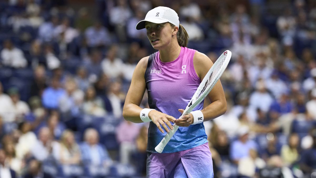 NEW YORK, NEW YORK - SEPTEMBER 4: Iga Swiatek of Poland reacts against Jessica Pegula of the United States dring the 2024 US Open at USTA Billie Jean King National Tennis Center on September 4, 2024 in New York City.  (Photo by Peter van den Berg/ISI Photos/Getty Images)