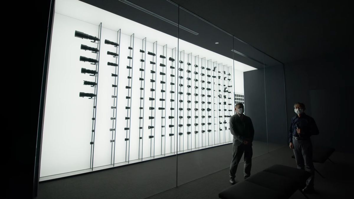 Raj dla fotografów. Ta ścianka z obiektywami wygląda jak piwniczka z winem 1