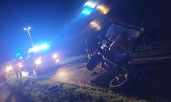 Poważny wypadek na wsi. Tyle zostało z ciągnika