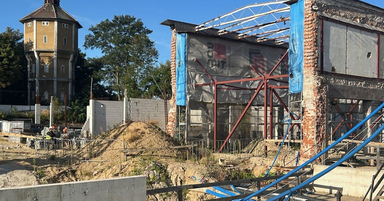 Koszalin: Budowlańcy wrócili na plac budowy dworca. Co z inwestycją?