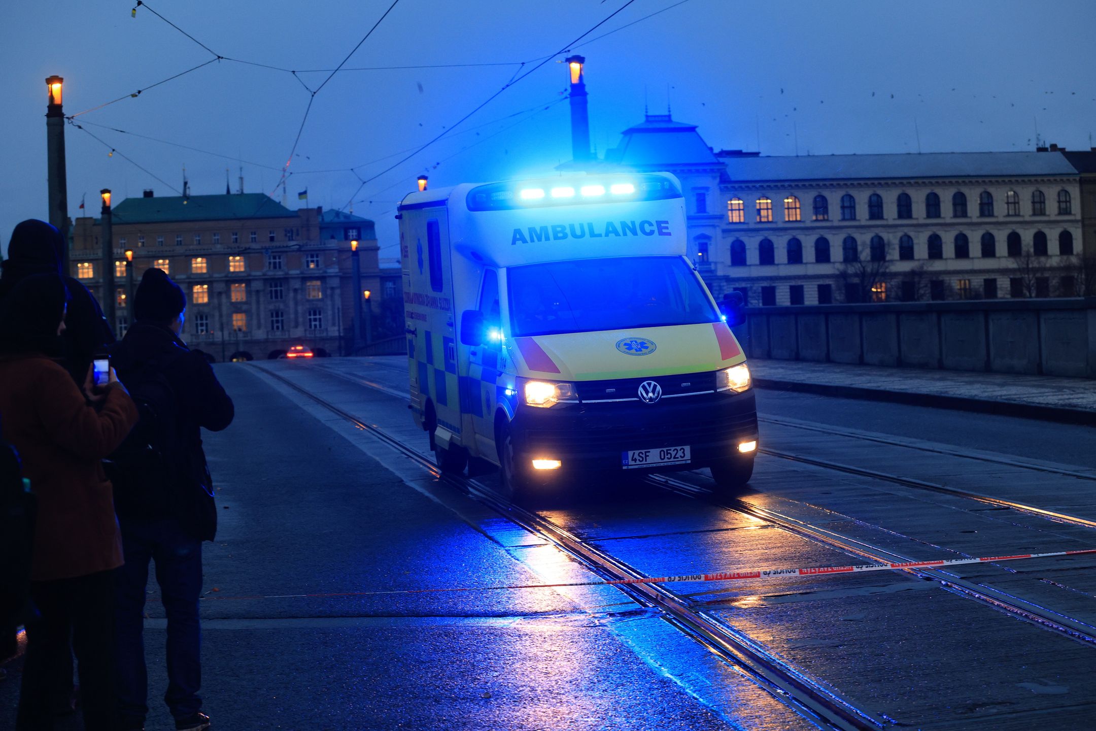 Several dead in central Prague shooting
epa11039962 An ambulance rushes to the scene of a shooting in central Prague, 21 December 2023. According to Czech Police several people have been killed and "dozens" injured in an incident in the capital of the Czech Republic.  EPA/MARTIN DIVISEK 
Dostawca: PAP/EPA.
MARTIN DIVISEK