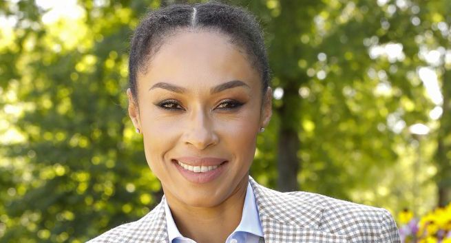 Autor „Dziewczyn z Dubaju” może już mówić o Omenie Mensah. Zwrot w sprawie o zniesławienie