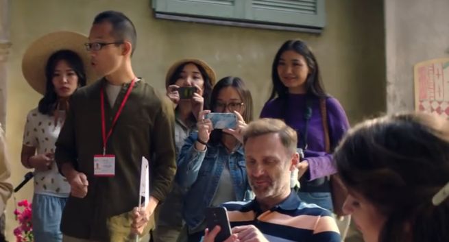 PKO BP: wakacyjny luz reklamuje Konto za Zero z kartą wielowalutową i aplikacją IKO (wideo)