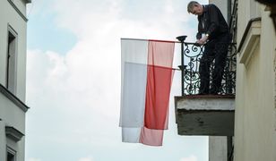 Jak wywiesić flagę Polski? Nieuwaga może skutkować mandatem