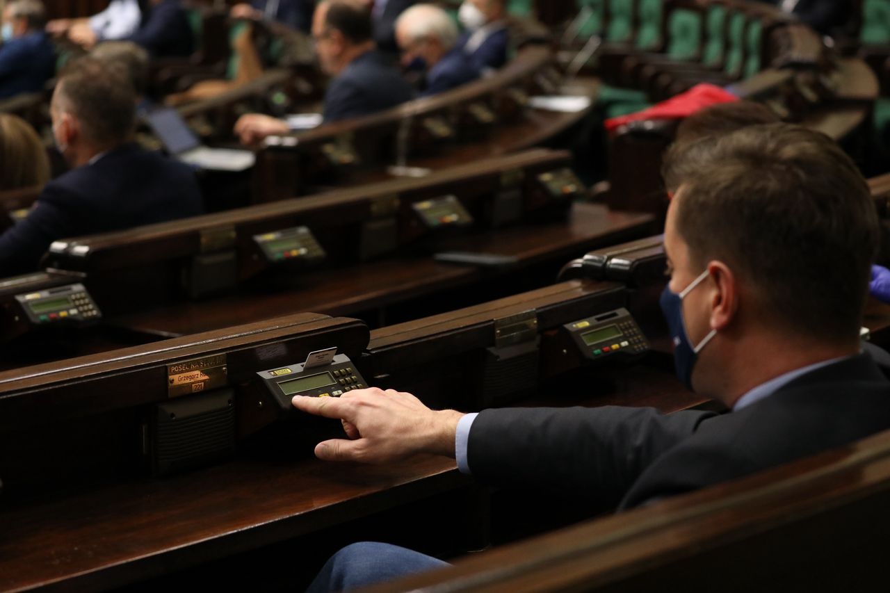 Jaki scenariusz dla opozycji? Kto wygra wybory? Wyniki najnowszego sondażu 