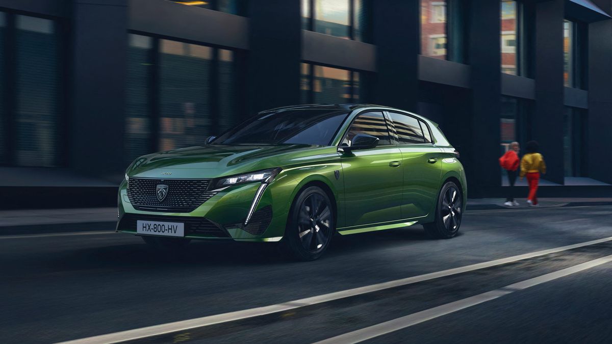 Z tej perspektywy przód wydaje się dość długi, ale ogólnie auto prezentuje się naprawdę dobrze.