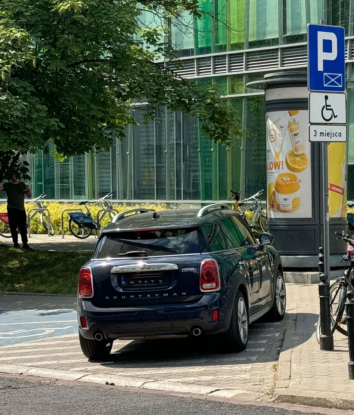 Viola Kołakowska w obiektywie paparazzi