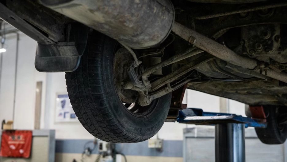 Zawieszenie w samochodzie.