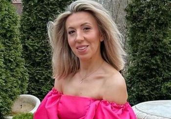 Wskoczyła w zwiewną mini. Tak rolniczka ubrała się na komunię
