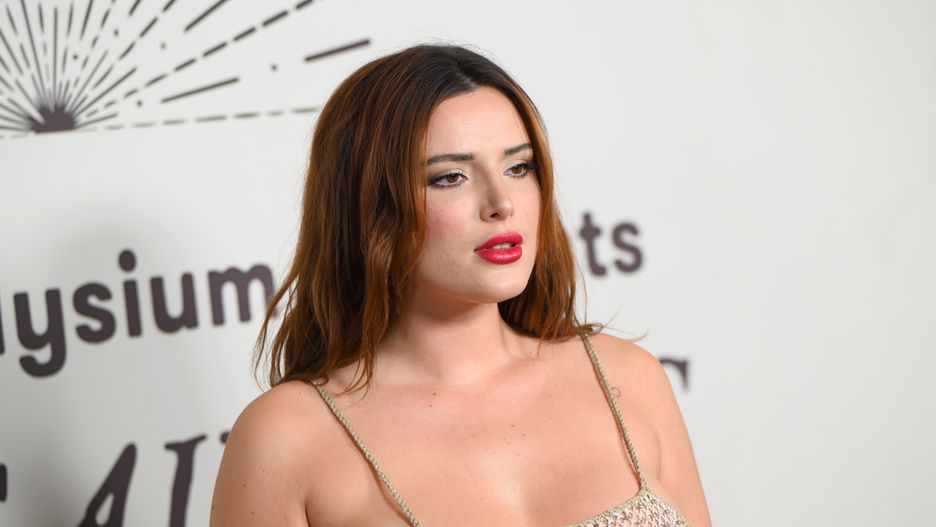 Bella Thorne na czerwonym dywanie przyciągała wzrok wszystkich