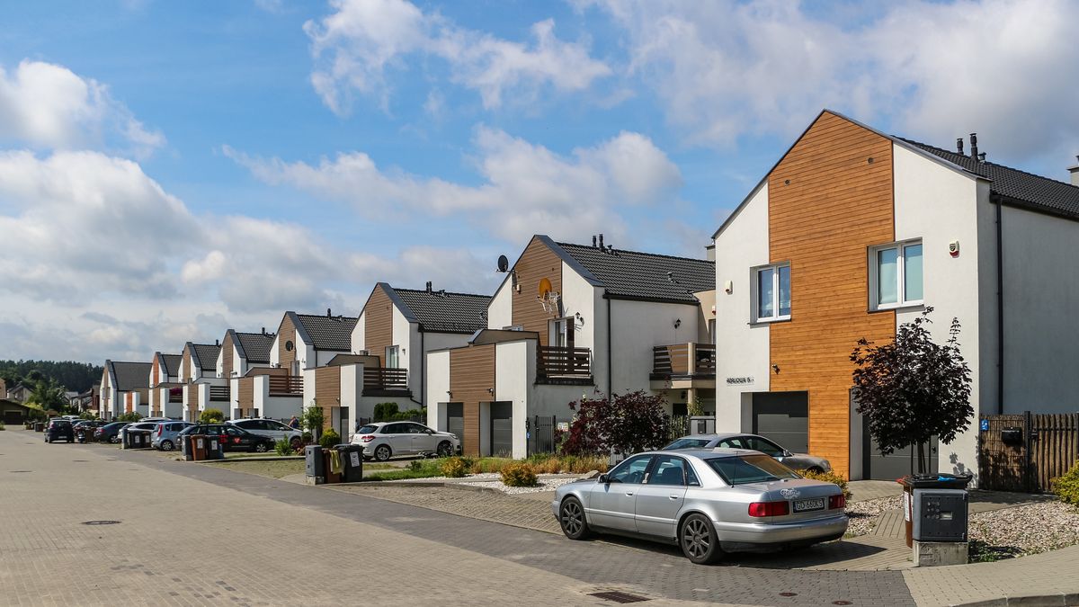 Flats Prices in Gdansk 4 Times Higher Than The Average In Poland
A new housing estate in the suburbs in the Kokoszki district near the Gdansk airport is seen in Gdansk, Poland on 21 July 2019 Property specialists reported that the prices of flats in Gdansk are 4 times higher than the average in Poland. It is influenced by the growing demand in coastal and so-called prestigious locations. Good communicated suburbs are significantly cheaper. (Photo by Michal Fludra/NurPhoto via Getty Images)
NurPhoto
estate, building, buildings, area, estate area, praces, flats, block of flats, polish, residental area, residental, houses